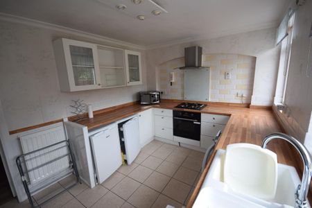 3 bedroom terraced house to rent - Photo 2