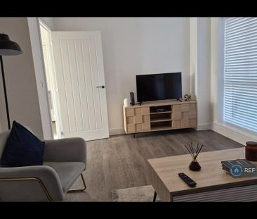 3 bedroom end of terrace house to rent - Photo 2