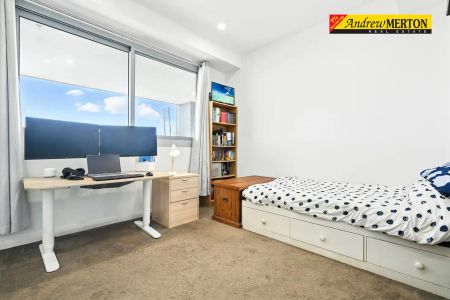 “Luxurious Three-Bedroom Plus Study Apartment with Panoramic Views” - Photo 3
