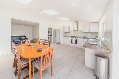 4 bedroom semi-detached house to rent - Photo 3