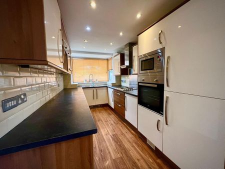 3 bedroom semi-detached house to rent - Photo 5