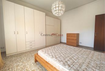 Appartamento con 2 camere, arredato.