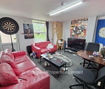 4 Bedroom 2 Bathrooms - Photo 1