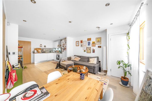 The Old Ambulance, 2 Paragon Road, Hackney, London, E9 6FQ - Photo 1