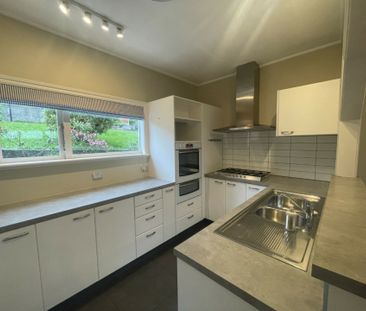 Tidy Two Bedroom - Photo 1