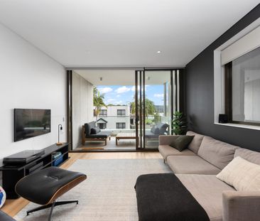 Designer Living & Waterfront Lifestyle - Photo 4