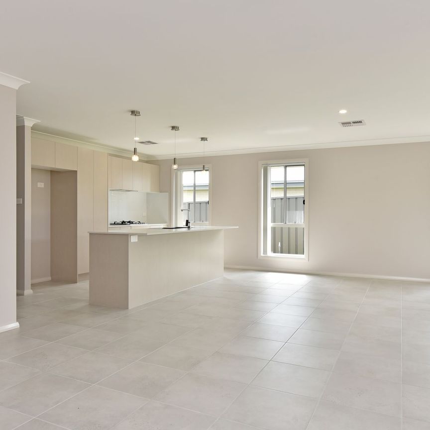 Pefect Family Home - Photo 1