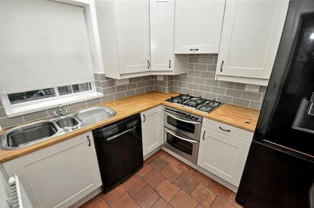 2 bedroom end of terrace house to rent - Photo 3