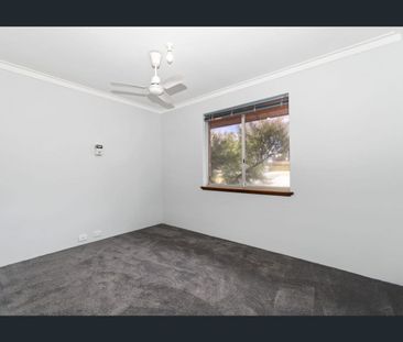 3x1 HOME IN ARMADALE - Photo 3
