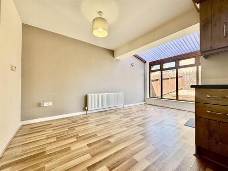 2 River Hill Grove, Newtownards, BT23 7GZ - Photo 2