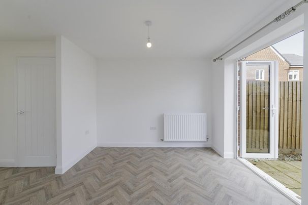 3 bedroom semi-detached house to rent - Photo 1