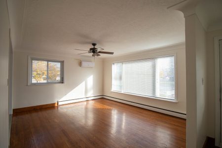 **CHARMING** 3 BEDROOM MAIN UNIT IN CENTRAL WELLAND - Photo 5