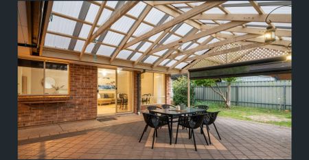 Spacious Family Home with Multiple Living Areas! - Photo 4