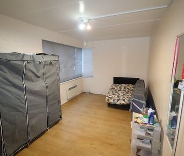 Cameron Close - Brentwood, Property for rent - Photo 3