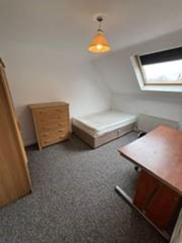 4 bedroom detached house to rent - Photo 3