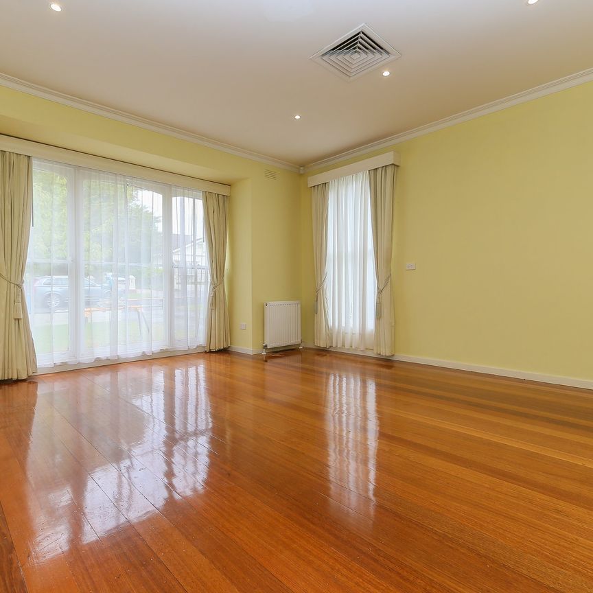 Charming Villa Unit - Photo 1