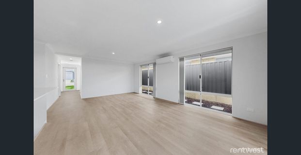 BEAUTIFUL FAMILY HOME - Photo 1