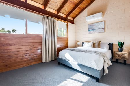 STYLISH DOUBLE STORY FULLY FURNISHED APARTMENT CLOSE TO EVERYTHING!! - Photo 2