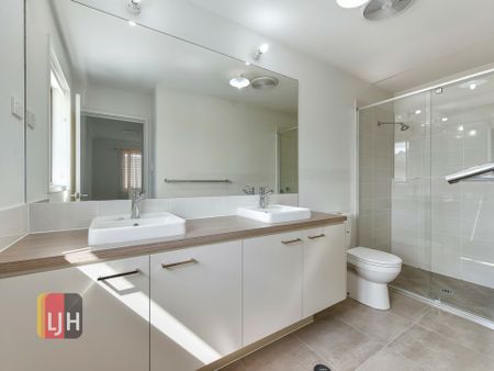 SPACIOUS AND AIR CONDITIONED 4 BEDROOM HOME - Photo 3