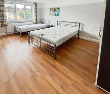 4 bedroom House To Let Total Size: 1066 SQ FT - Photo 4