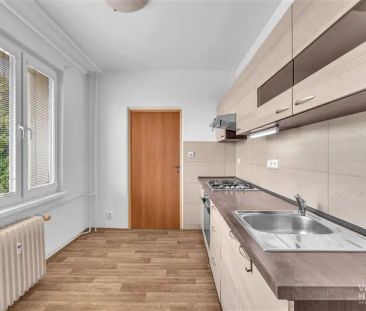 Moderní byt se 2 lodžiemi a možností parkování - Photo 2