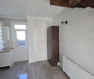 2 Bed Terraced House, Sangley Road, SE6 - Photo 2