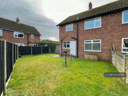 3 bedroom semi-detached house to rent - Photo 3