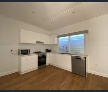 Cozy Renovated Granny Flat - Photo 4