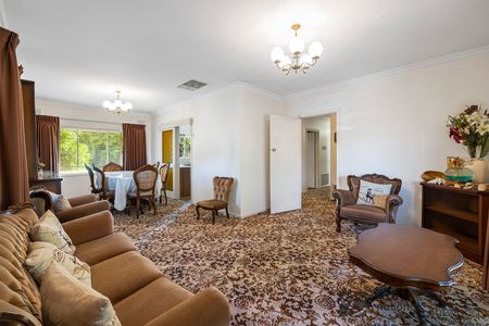 Immaculate family home, Walk to The Glen - Photo 2