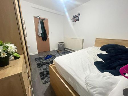 6 bedroom semi-detached house to rent - Photo 3