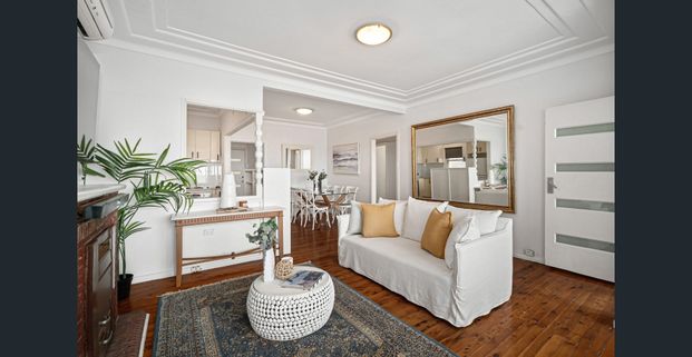 Much loved ocean front cottage in prized location - Photo 1