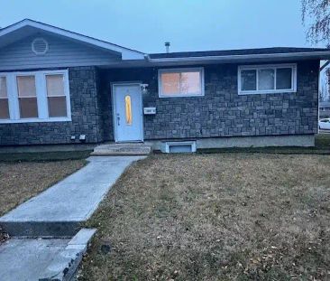 Beautiful 3 bedroom Home | 14003 62 Street Northwest, Edmonton - Photo 1