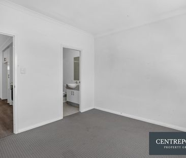 Modern 1st Floor, 2 Bedroom, 2 Bathroom Apartment - Photo 2