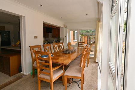 4 Bed Detached House, Christchurch Close, B15 - Photo 5