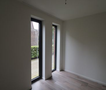 Gelijkvloers 2-slaapkamerappartement met ruim terras, carport en be... - Foto 3