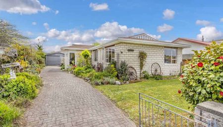Spacious Three-Bedroom Home in Quiet Parklands Cul-de-Sac - Photo 3