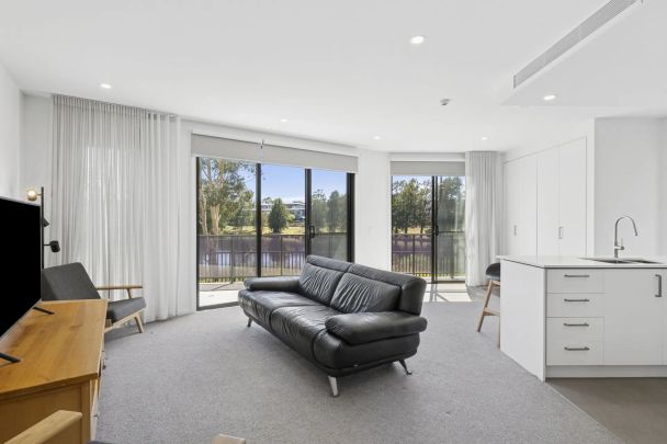 Lake views to enjoy all year round - Photo 1