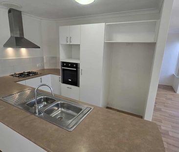 Less Than 500m to Warnbro Beach! - Photo 3