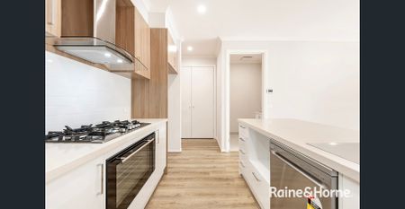 Four-bedroom house in Cranbourne South! - Photo 4