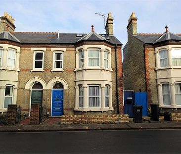 Room 2, Flat 2, 33 Mill Road, Cambridge - Photo 2