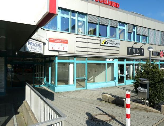 N-Nord: Gewerbefläche mit ca. 60 m² in kleinem Einkaufszentrum mit Schaufenster - Photo 1