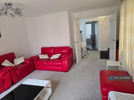 4 bedroom detached house to rent - Photo 2