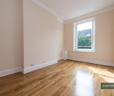 SUPERB TWO DOUBLE BEDROOM FIRST FLOOR FLAT IN WESTBOURNE PARK ZONE 2 - Photo 2