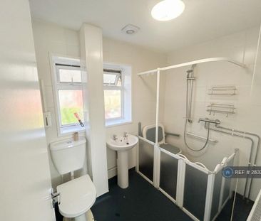 3 bedroom terraced house to rent - Photo 3