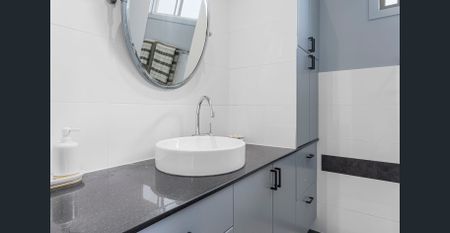 Coastal Comfort Just Moments from the Foreshore - Photo 4