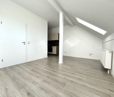 2 Zimmer • Schlosschemnitz • Dachgeschoss • schick und neu • Einbau... - Photo 4