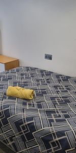 1 bedroom in a flat share to rent - Photo 3