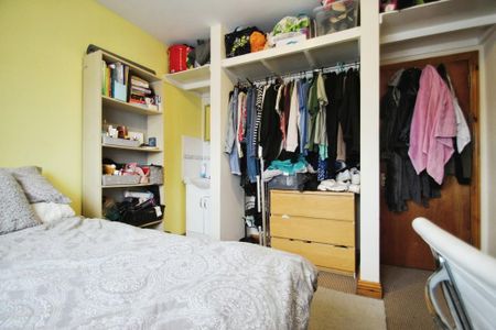 3 bedroom end of terrace house to rent - Photo 2