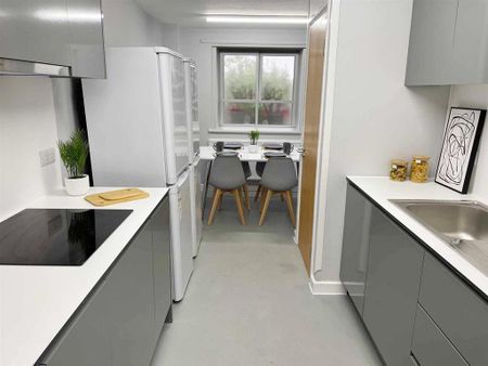 1 bedroom in a house share to rent - Photo 3