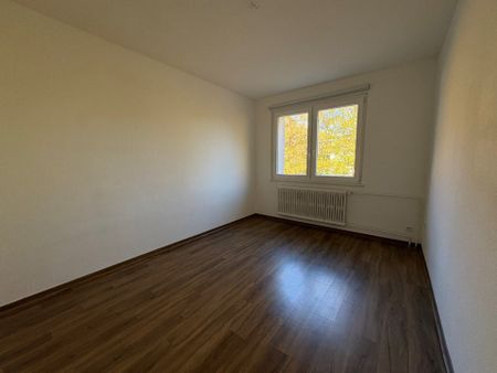 Modern renovierte 3,5-Zimmer-Wohnung mit sonnigem Balkon - Photo 2
